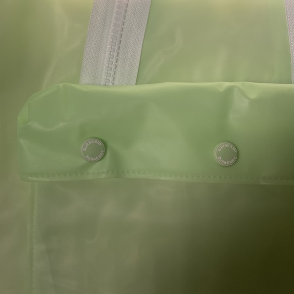 NWT Burberry Rain Poncho Pistachio - Picture 8 of 9